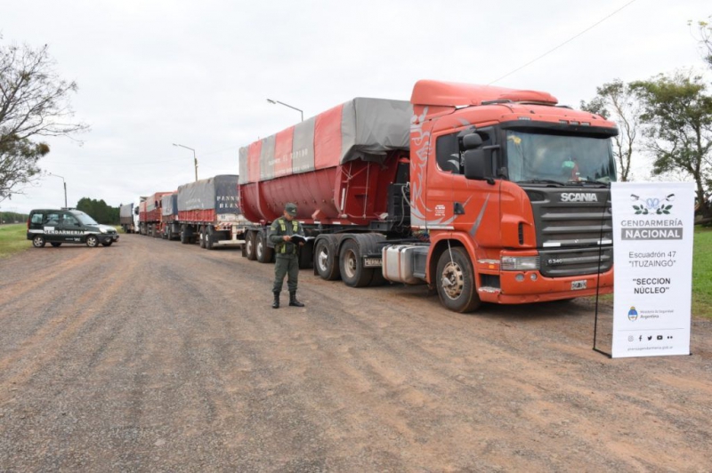 Para evitar 33% de retenciones, intentaron contrabandear 7 camiones con soja a Brasil que es el principal exportador mundial